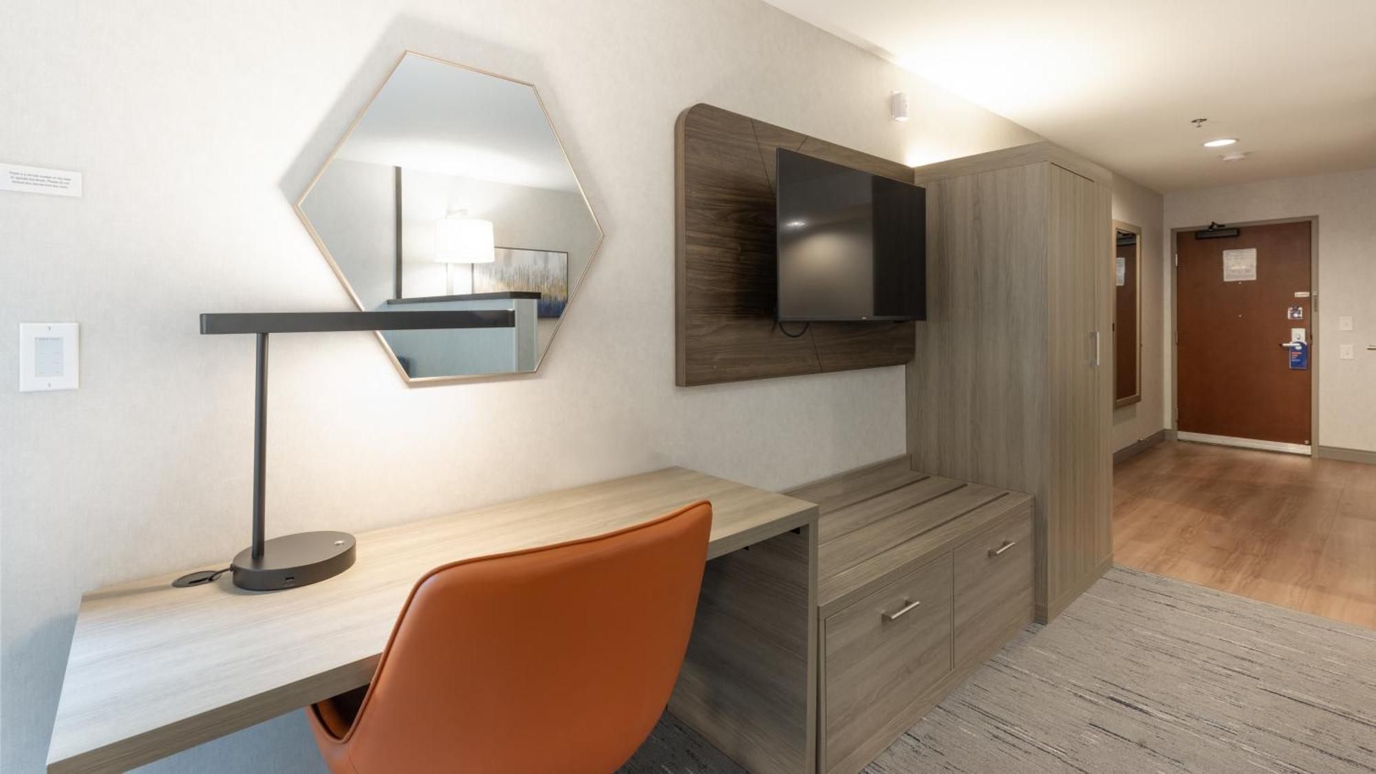 Express By Ihg Hotel 2*